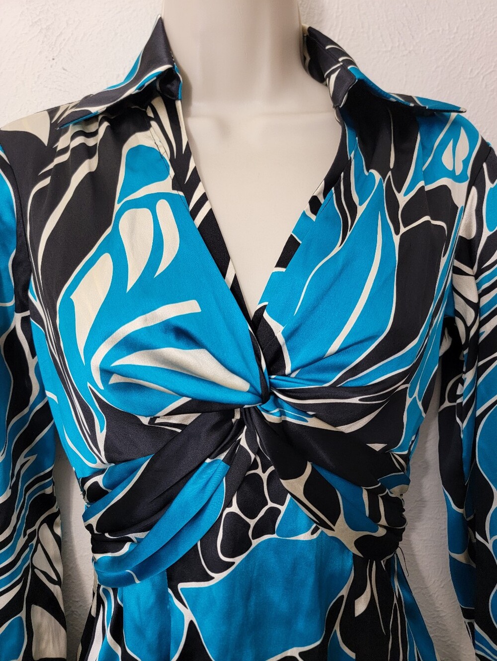 Cache Blue Black and White Twist-Front Long Sleeve Blouse - Picture 2 of 11